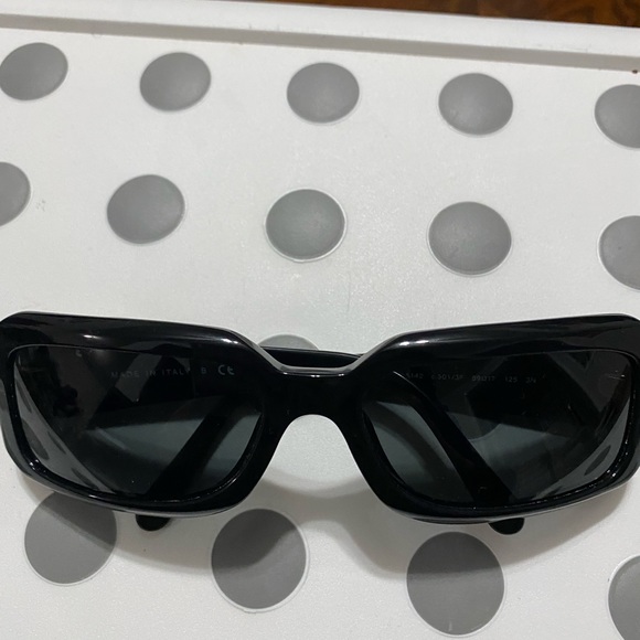 Chanel sunglasses - Picture 2 of 3